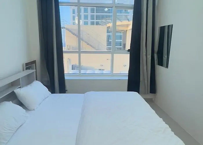 P3) Fantastic Seaview Room With Shared Bath Inside 3Bedroom Apartment