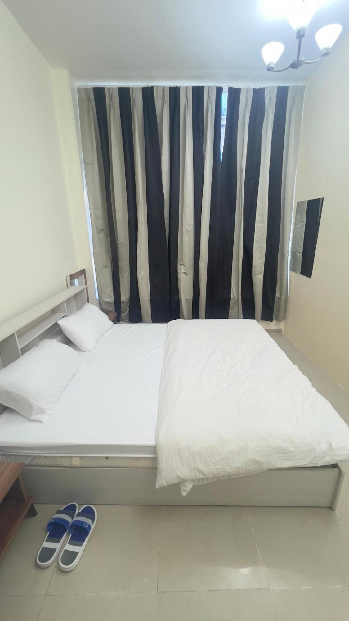 Homestay P3) Fantastic Seaview With Shared Bath Inside 3bedroom Ajman