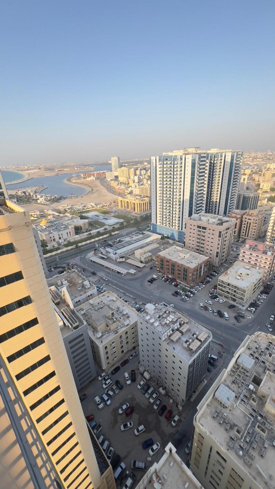 Homestay P3) Fantastic Seaview With Shared Bath Inside 3bedroom Ajman